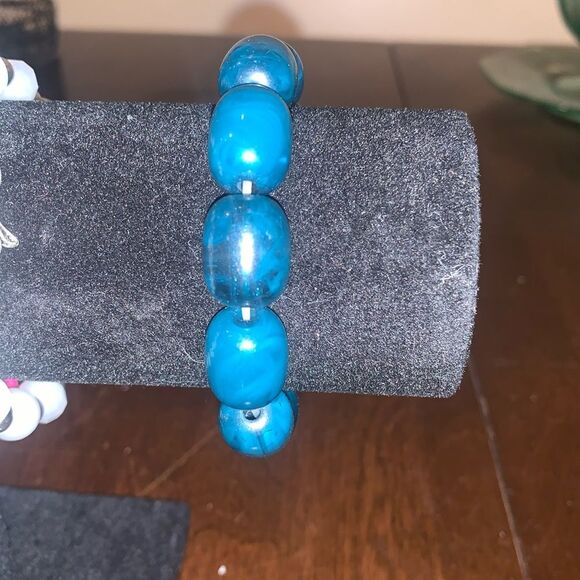 Chunky Stretch Blue Bead Bracelet - Picture 1 of 2